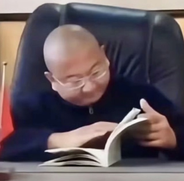 阿giao读书 阿giao翻书 中文网络风尚图片