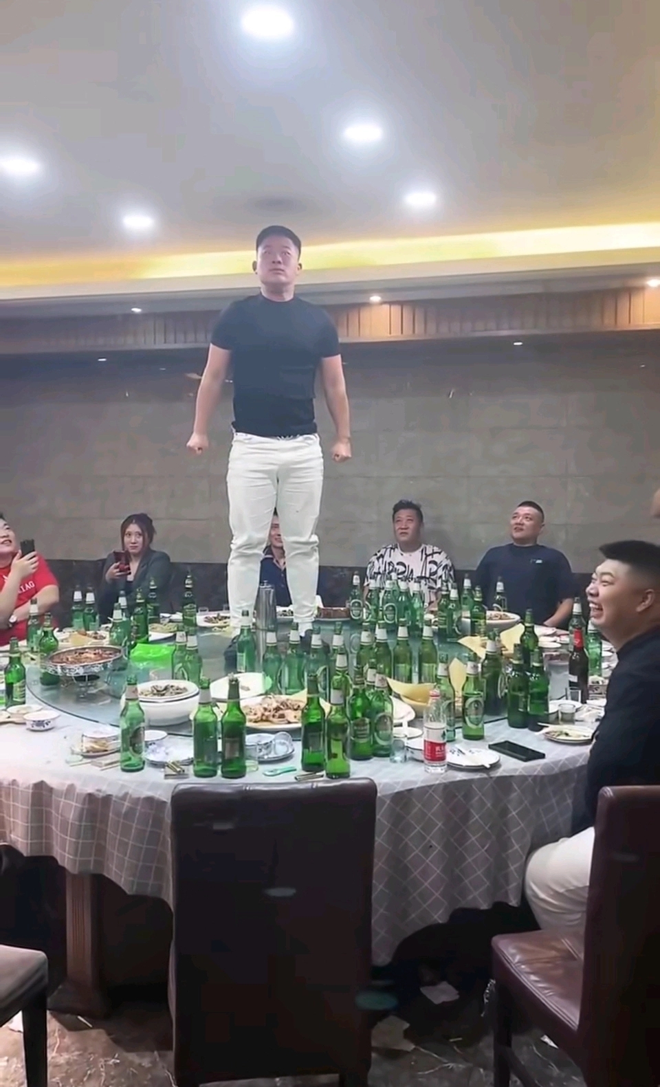 上桌吃饭  中文网络风尚图片